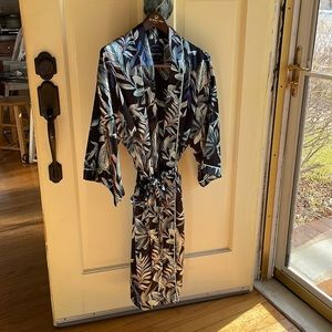 Super dry satin robe
